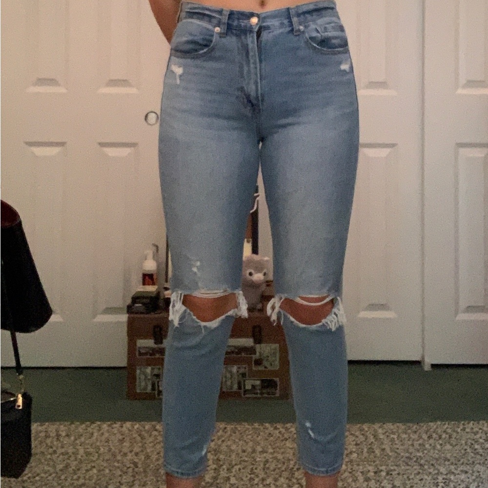 american eagle light wash ripped knee jeans